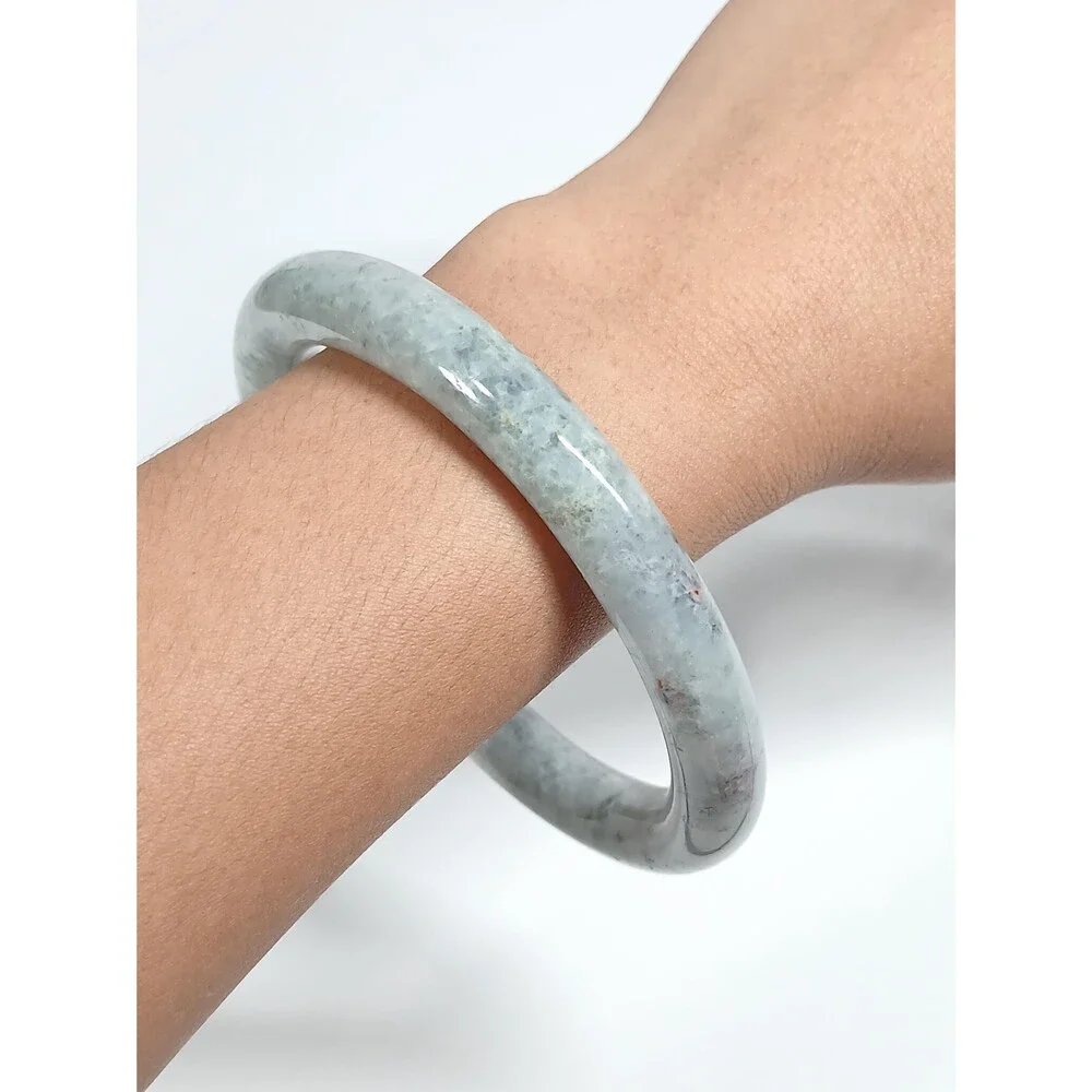 Unbranded solid natural